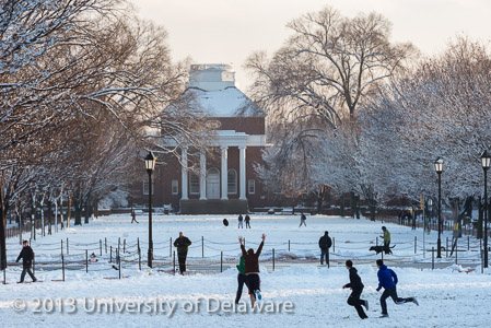 Campus-121013-Snow