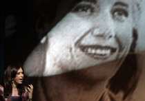 Foto de Reuters sobre el acto de homenaje al fallecimiento de Eva Perón, publicada por La Gaceta de Tucumán, 27-07-07