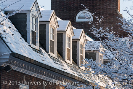 Campus-121013-Snow