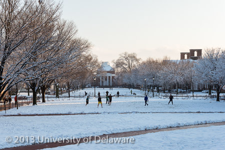 Campus-121013-Snow