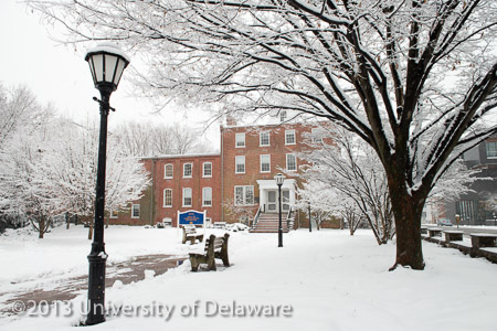 Snow in Newark on December 10, 2013