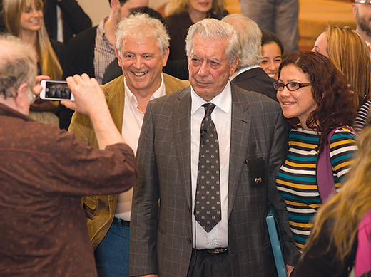 Mario Vargas Llosa with students and guests